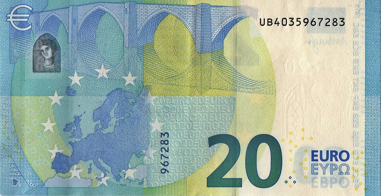 Banconote da 20 euro con simbolo di avviso, indicante potenziali falsificazioni.